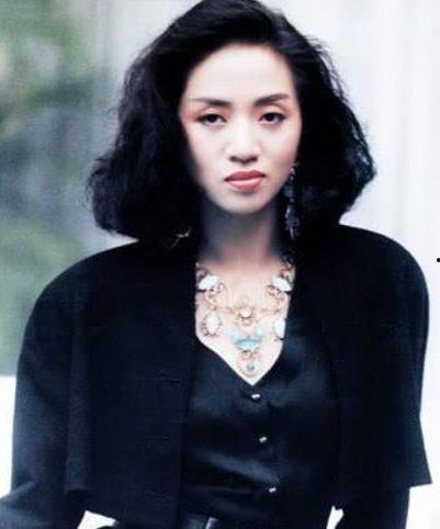 梅艳芳自己爆料病情视频,勇敢面对病魔，无畏人生挑战  第2张